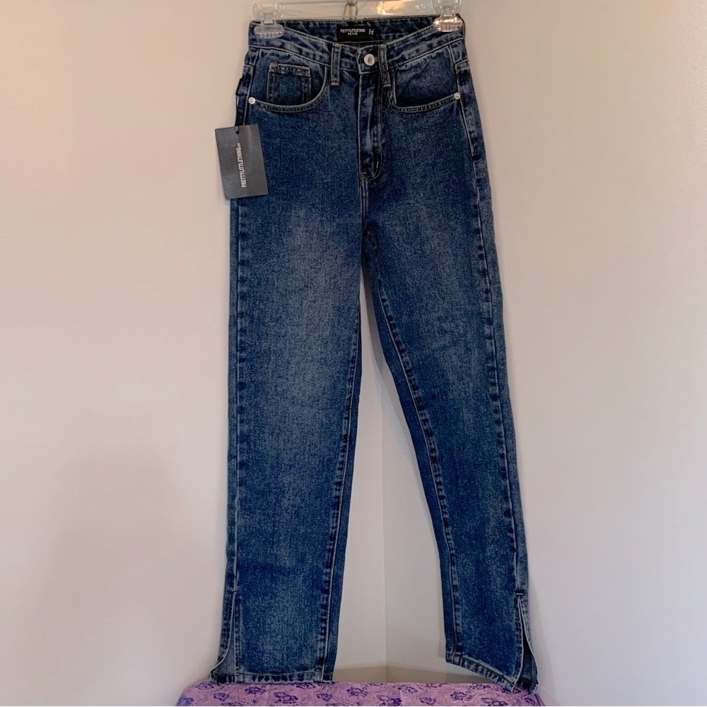 NWT* Pretty Little Thing Barrel Leg Split Hem Jeans - Picture 1 of 9